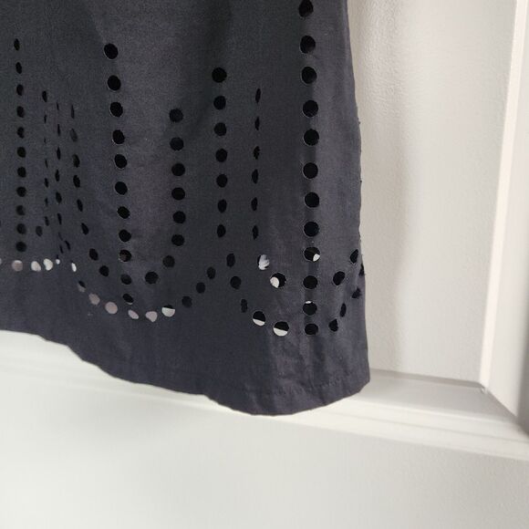 Gap Maternity Black Sleeveless Tunic Top  Medium - Laser Cut Detail  Lightweight - Picture 5 of 7